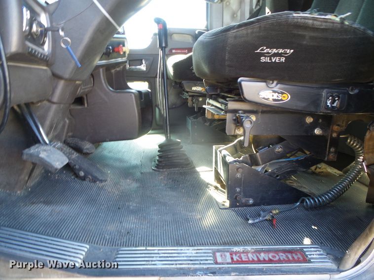 image for item DG8465 2008 Kenworth T600  semi truck