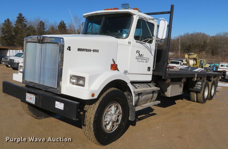 image for item DH0644 1992 Western Star 4364F  flatbed truck