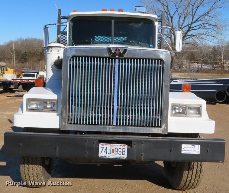image for item DH0644 1992 Western Star 4364F  flatbed truck