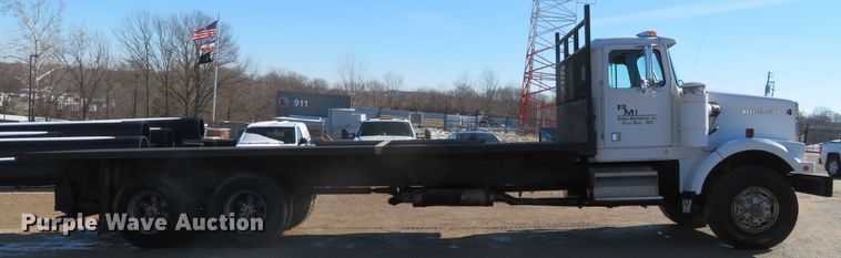 image for item DH0644 1992 Western Star 4364F  flatbed truck