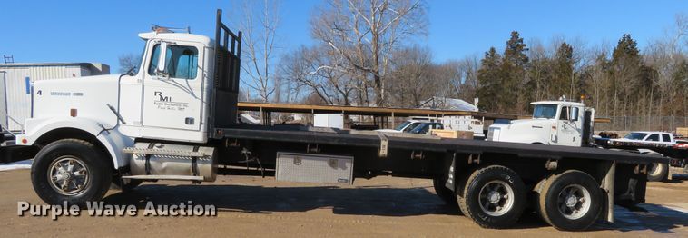image for item DH0644 1992 Western Star 4364F  flatbed truck