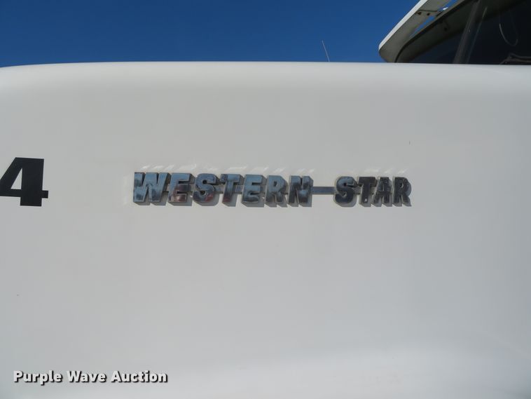 image for item DH0644 1992 Western Star 4364F  flatbed truck