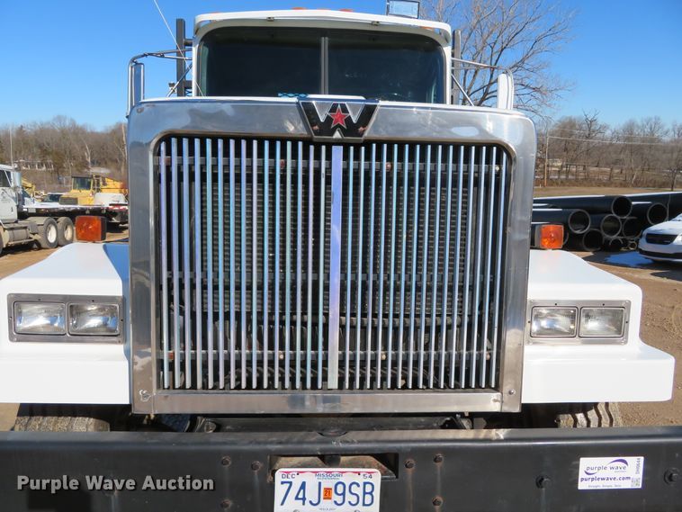 image for item DH0644 1992 Western Star 4364F  flatbed truck