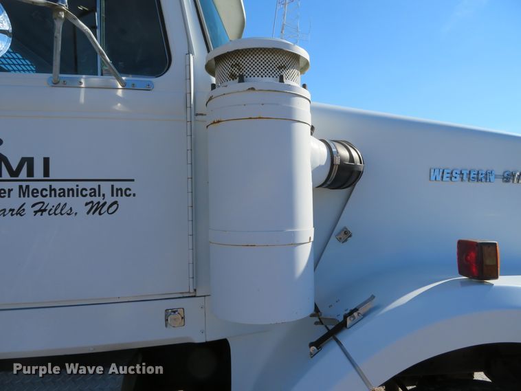 image for item DH0644 1992 Western Star 4364F  flatbed truck