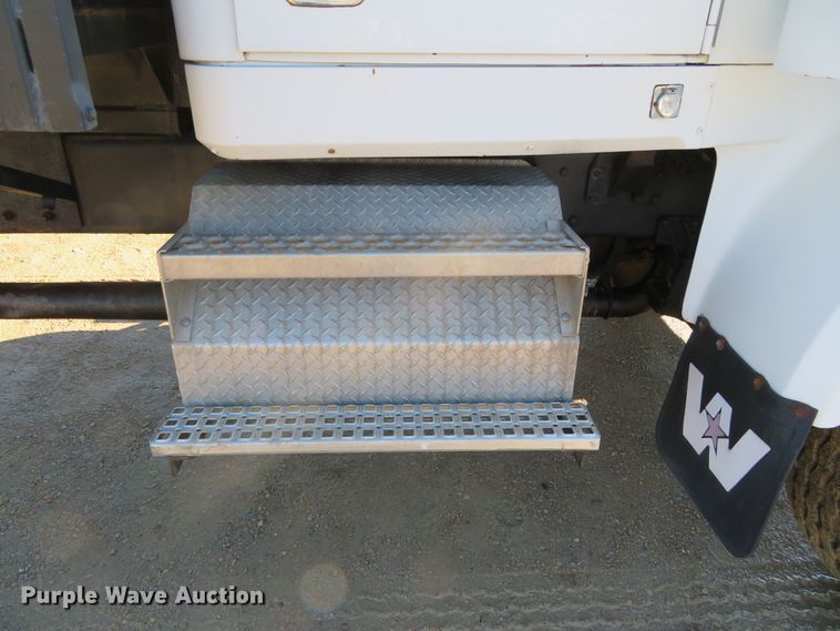 image for item DH0644 1992 Western Star 4364F  flatbed truck