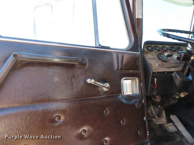 image for item DH0644 1992 Western Star 4364F  flatbed truck