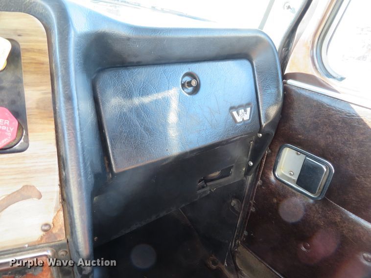 image for item DH0644 1992 Western Star 4364F  flatbed truck