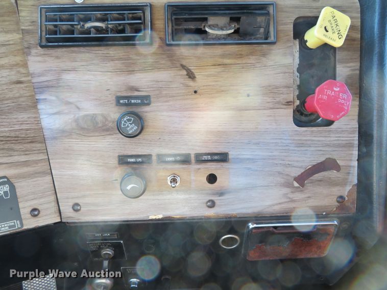 image for item DH0644 1992 Western Star 4364F  flatbed truck