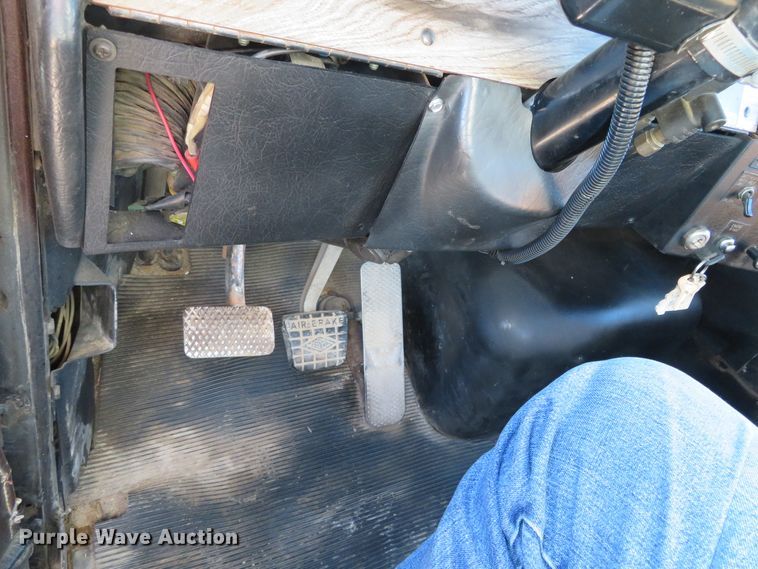 image for item DH0644 1992 Western Star 4364F  flatbed truck