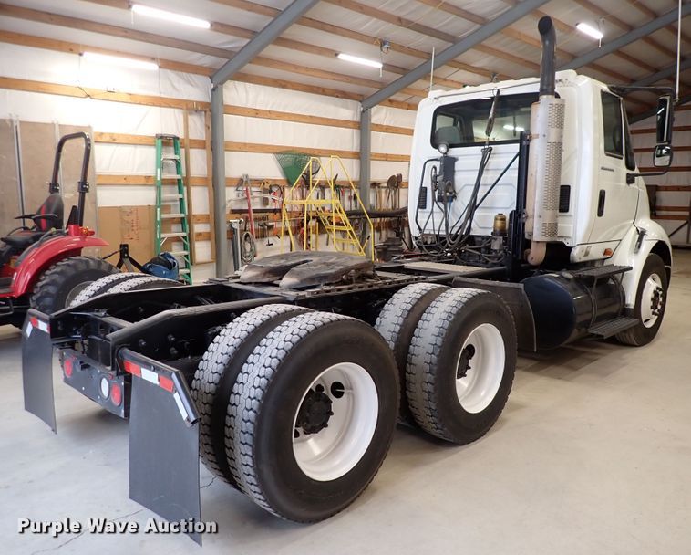 image for item DJ0044 2005 International 8600  semi truck