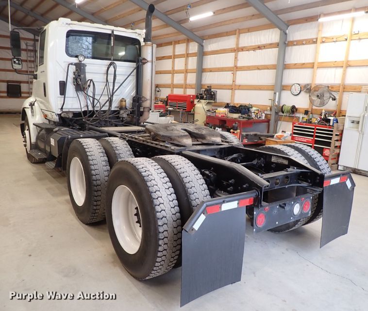 image for item DJ0044 2005 International 8600  semi truck