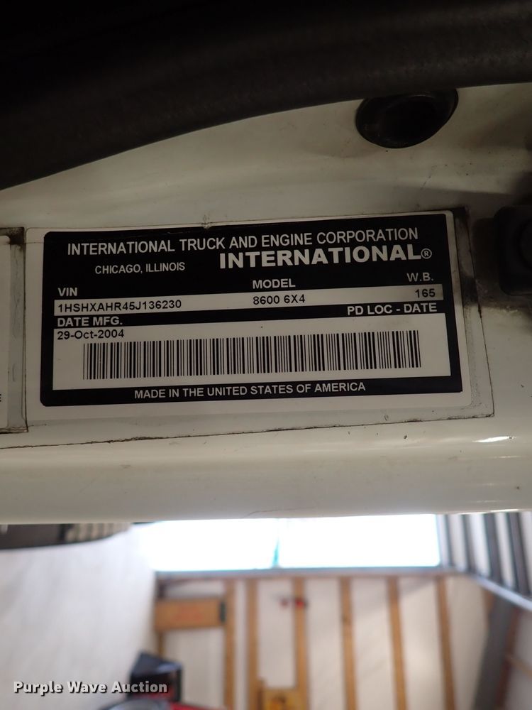 image for item DJ0044 2005 International 8600  semi truck