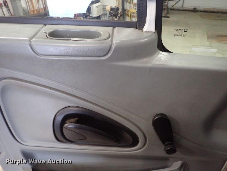 image for item DJ0044 2005 International 8600  semi truck