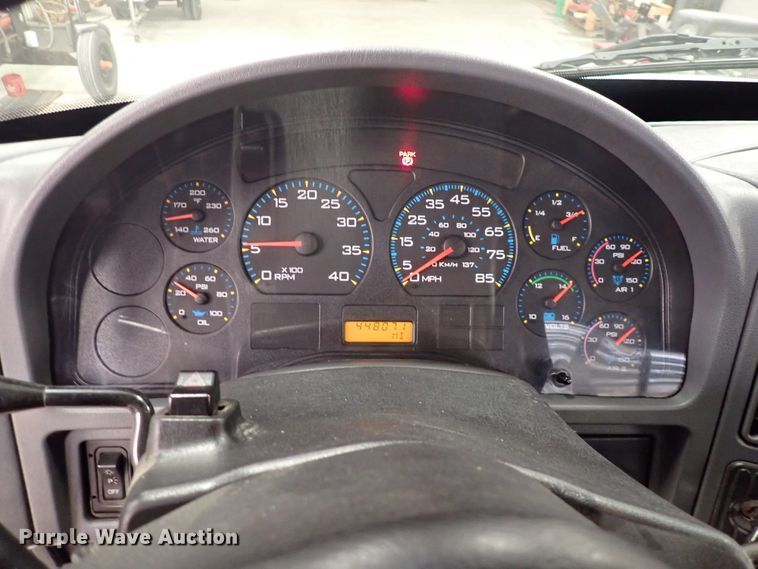 image for item DJ0044 2005 International 8600  semi truck