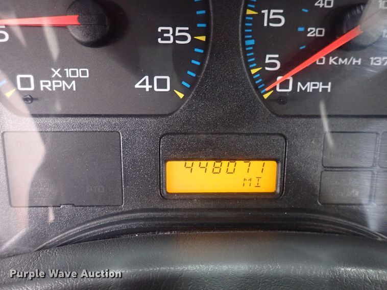 image for item DJ0044 2005 International 8600  semi truck