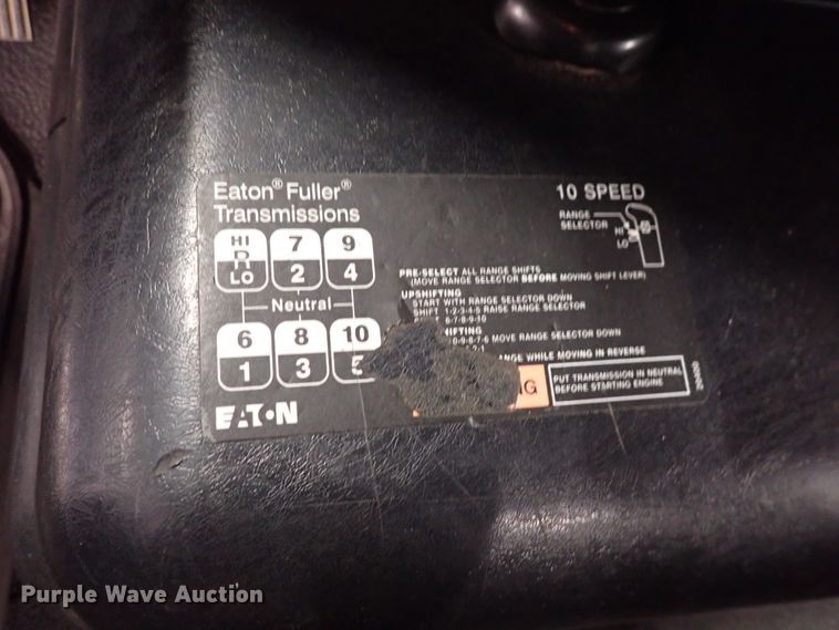 image for item DJ0044 2005 International 8600  semi truck