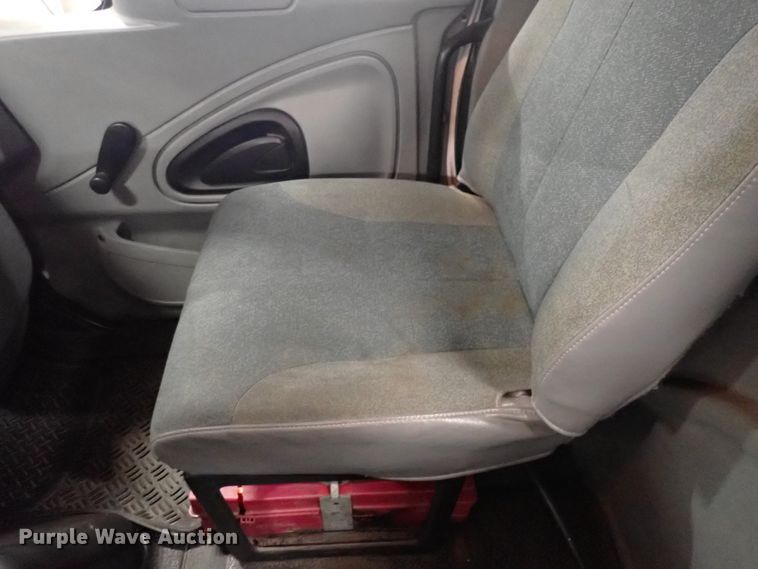 image for item DJ0044 2005 International 8600  semi truck