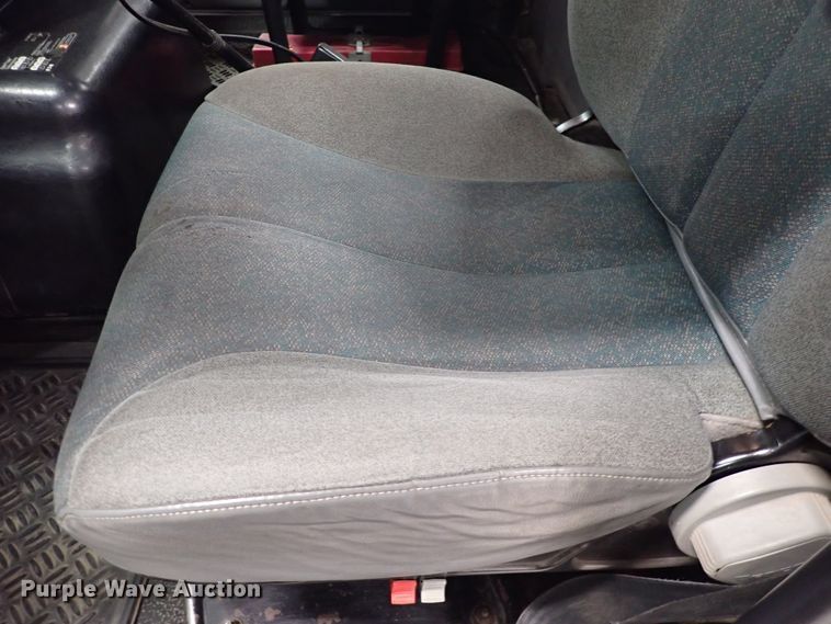 image for item DJ0044 2005 International 8600  semi truck