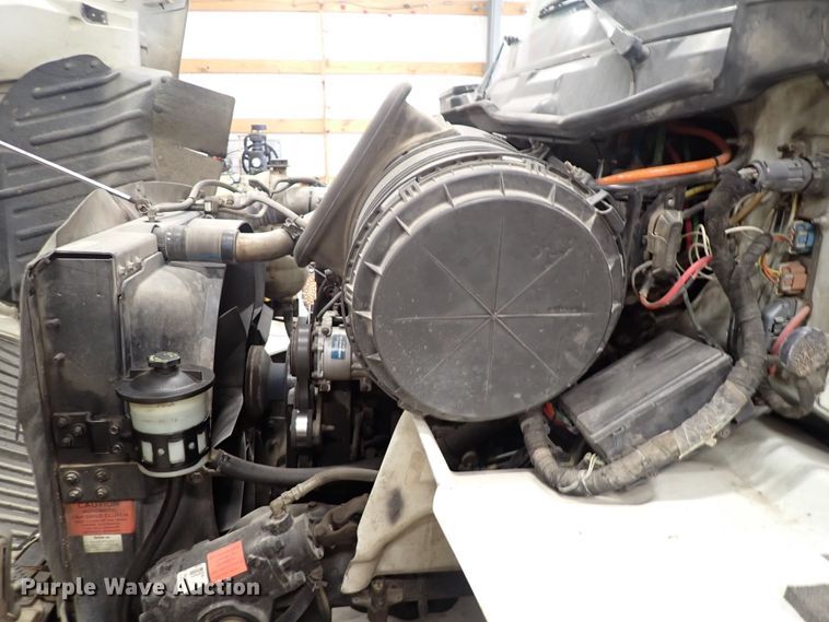 image for item DJ0044 2005 International 8600  semi truck