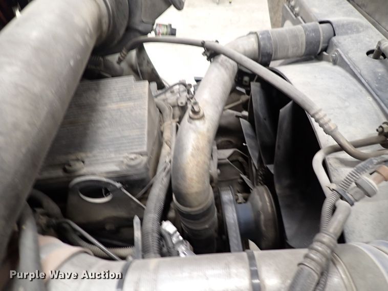 image for item DJ0044 2005 International 8600  semi truck