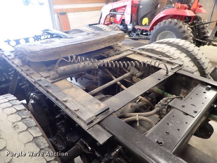 image for item DJ0044 2005 International 8600  semi truck