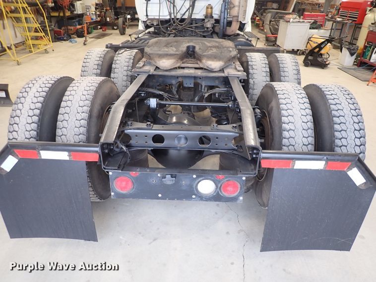 image for item DJ0044 2005 International 8600  semi truck