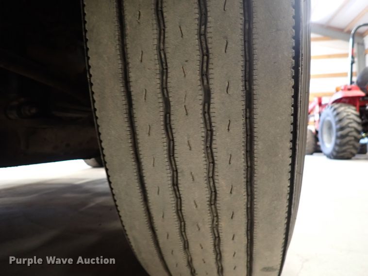 image for item DJ0044 2005 International 8600  semi truck