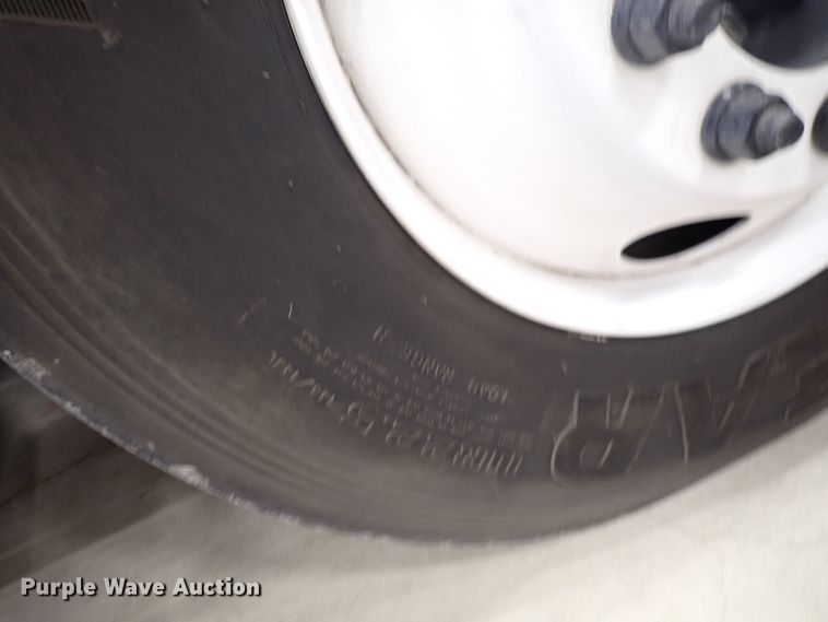 image for item DJ0044 2005 International 8600  semi truck