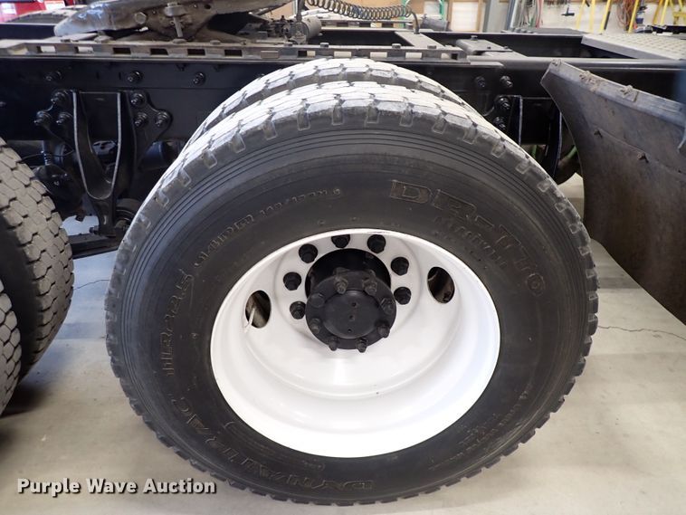 image for item DJ0044 2005 International 8600  semi truck