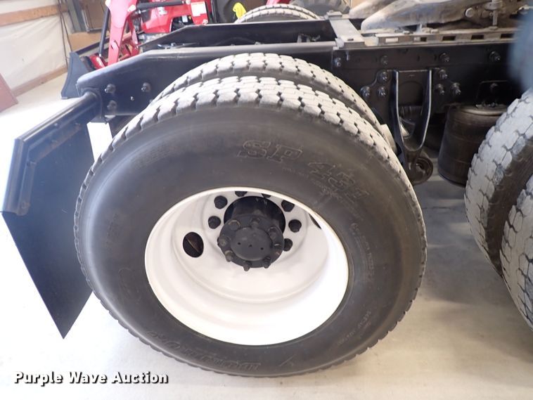 image for item DJ0044 2005 International 8600  semi truck