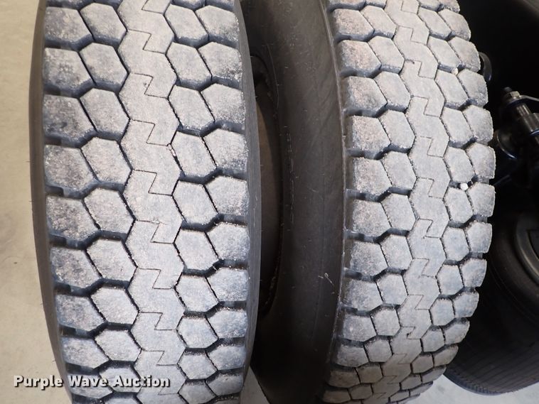 image for item DJ0044 2005 International 8600  semi truck