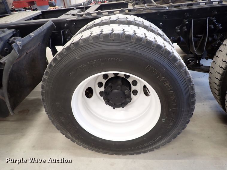 image for item DJ0044 2005 International 8600  semi truck