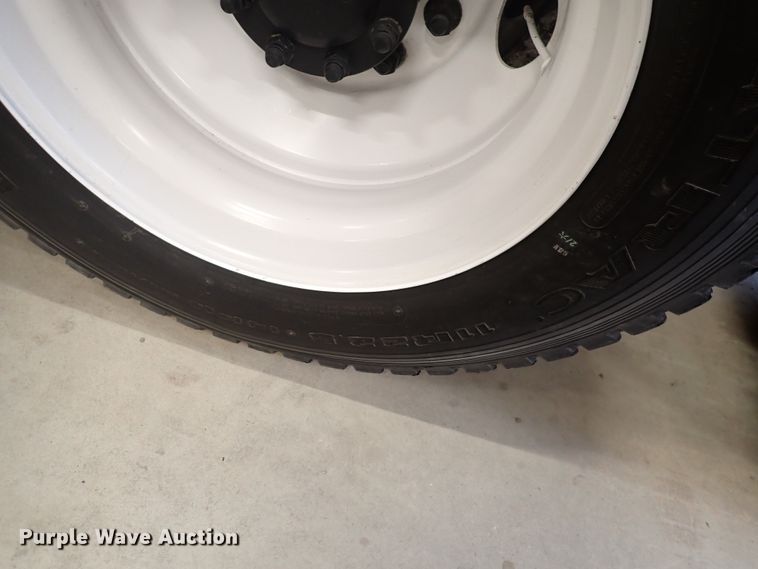 image for item DJ0044 2005 International 8600  semi truck