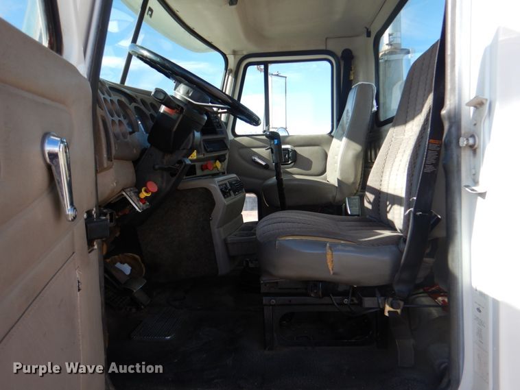 image for item DJ0363 2001 Mack CH613  truck cab and chassis