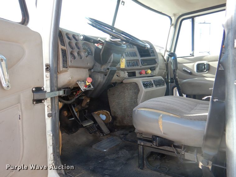 image for item DJ0363 2001 Mack CH613  truck cab and chassis