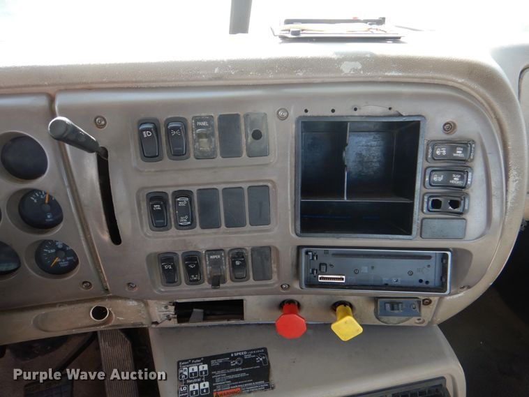 image for item DJ0363 2001 Mack CH613  truck cab and chassis