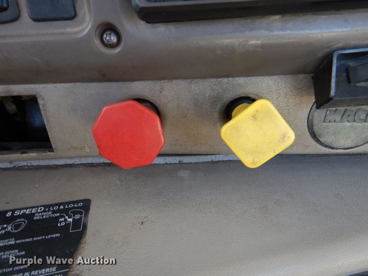 image for item DJ0363 2001 Mack CH613  truck cab and chassis