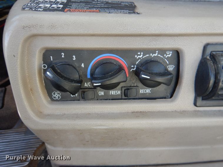 image for item DJ0363 2001 Mack CH613  truck cab and chassis