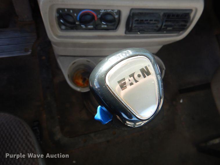 image for item DJ0363 2001 Mack CH613  truck cab and chassis