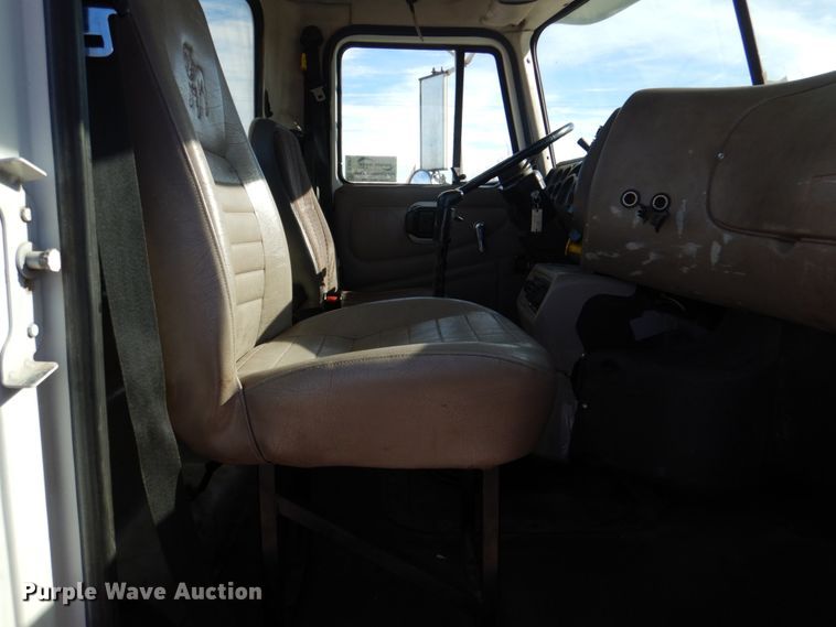 image for item DJ0363 2001 Mack CH613  truck cab and chassis