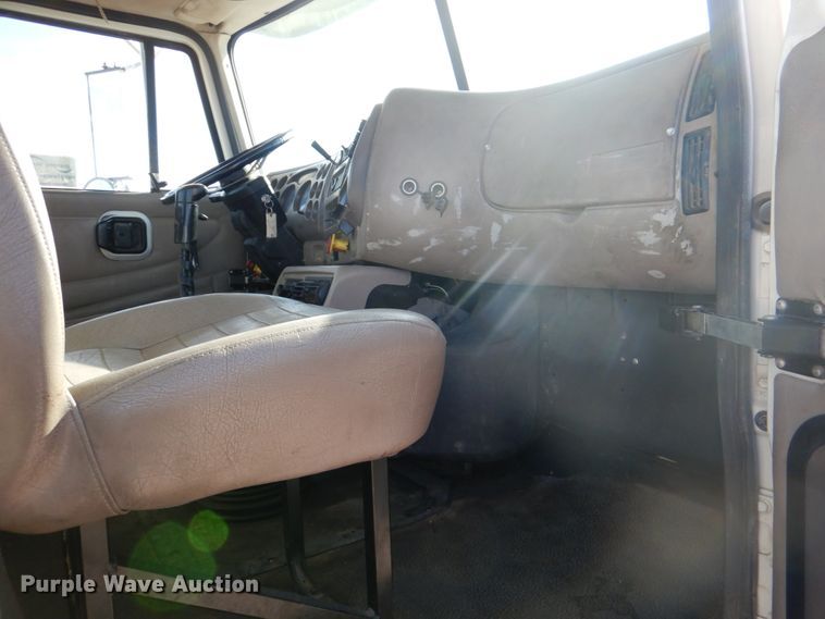 image for item DJ0363 2001 Mack CH613  truck cab and chassis