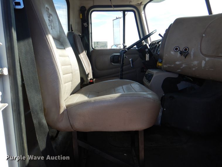 image for item DJ0363 2001 Mack CH613  truck cab and chassis