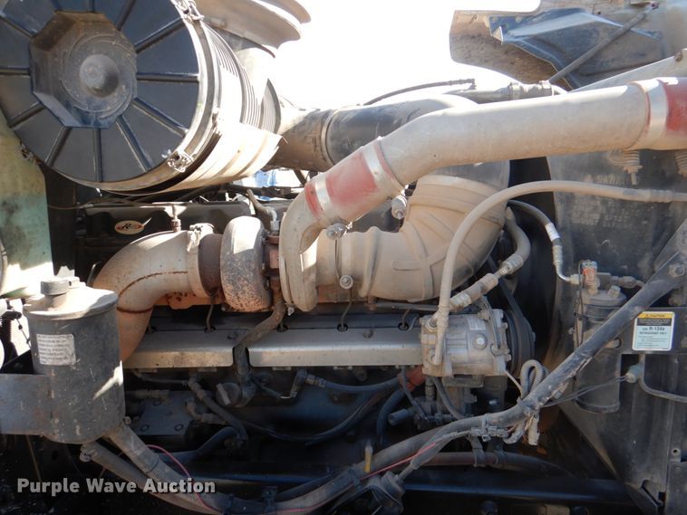 image for item DJ0363 2001 Mack CH613  truck cab and chassis