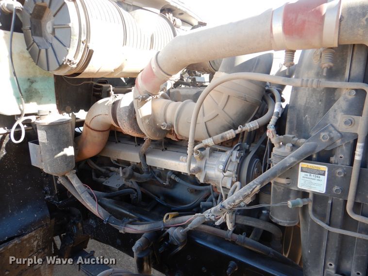 image for item DJ0363 2001 Mack CH613  truck cab and chassis