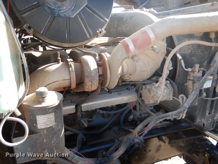 image for item DJ0363 2001 Mack CH613  truck cab and chassis