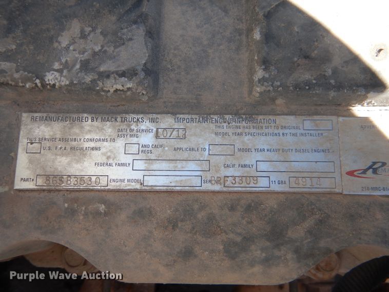 image for item DJ0363 2001 Mack CH613  truck cab and chassis