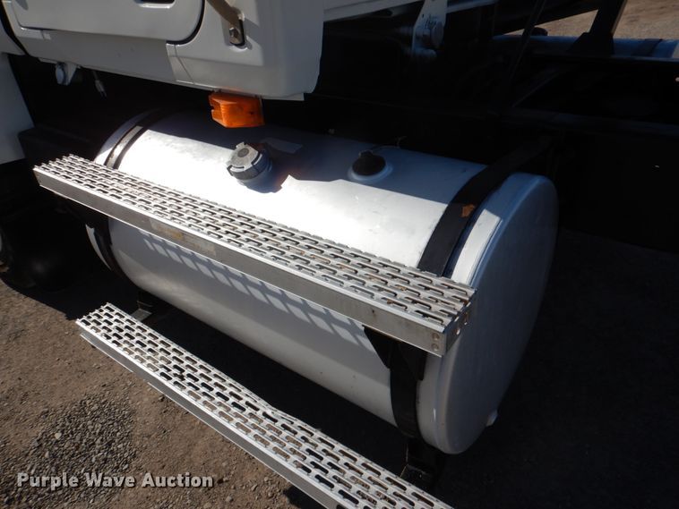 image for item DJ0363 2001 Mack CH613  truck cab and chassis