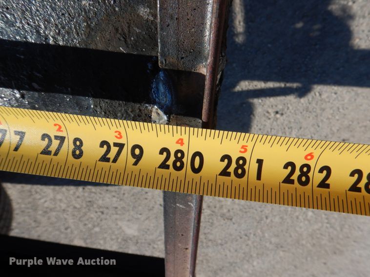 image for item DJ0363 2001 Mack CH613  truck cab and chassis