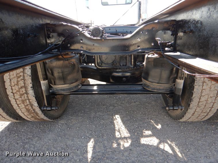 image for item DJ0363 2001 Mack CH613  truck cab and chassis