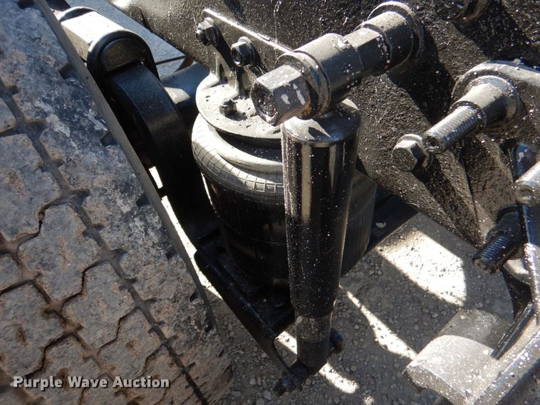 image for item DJ0363 2001 Mack CH613  truck cab and chassis